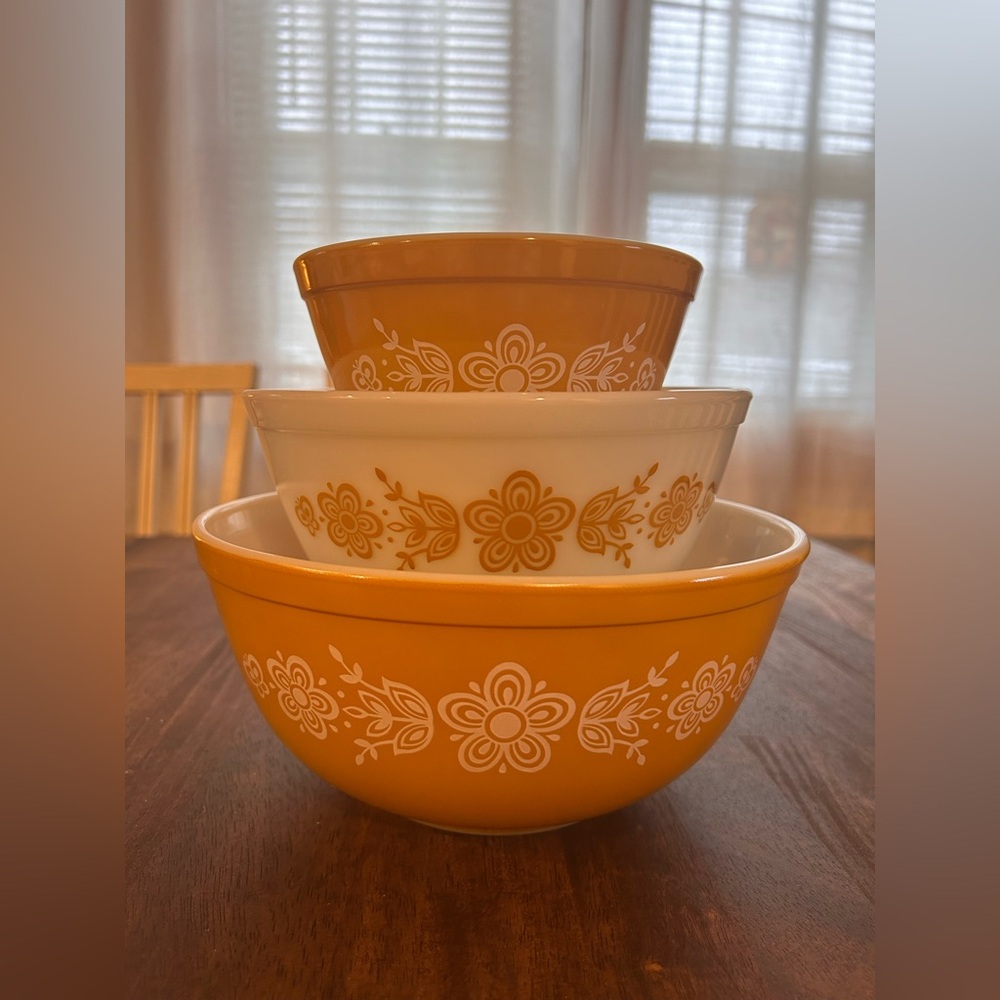 Vintage Pyrex Nesting Bowls Buttery Gold